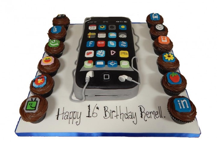 iPhone Cake with Cupcakes